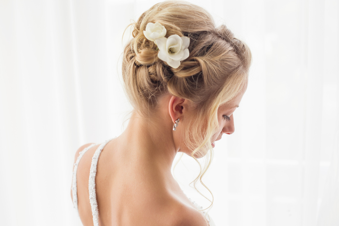 Beautiful brides hairstyle for wedding